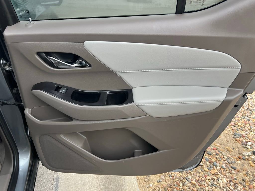 Used 2020 Chevrolet Traverse LT image 24