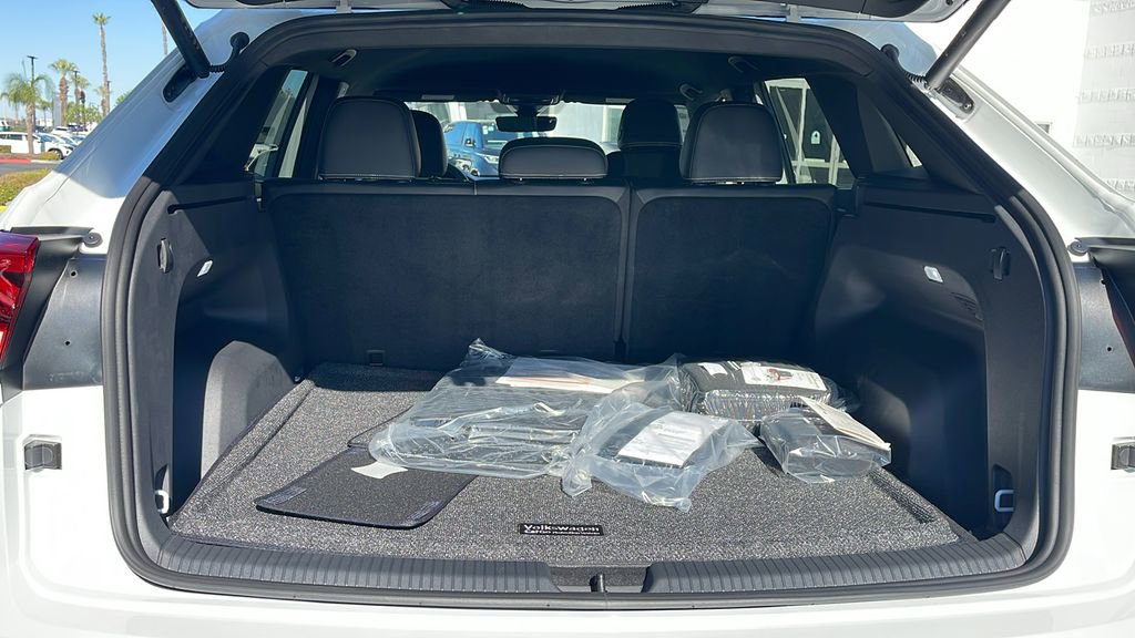 New 2026 Volkswagen Atlas Cross Sport SE FWD image 29