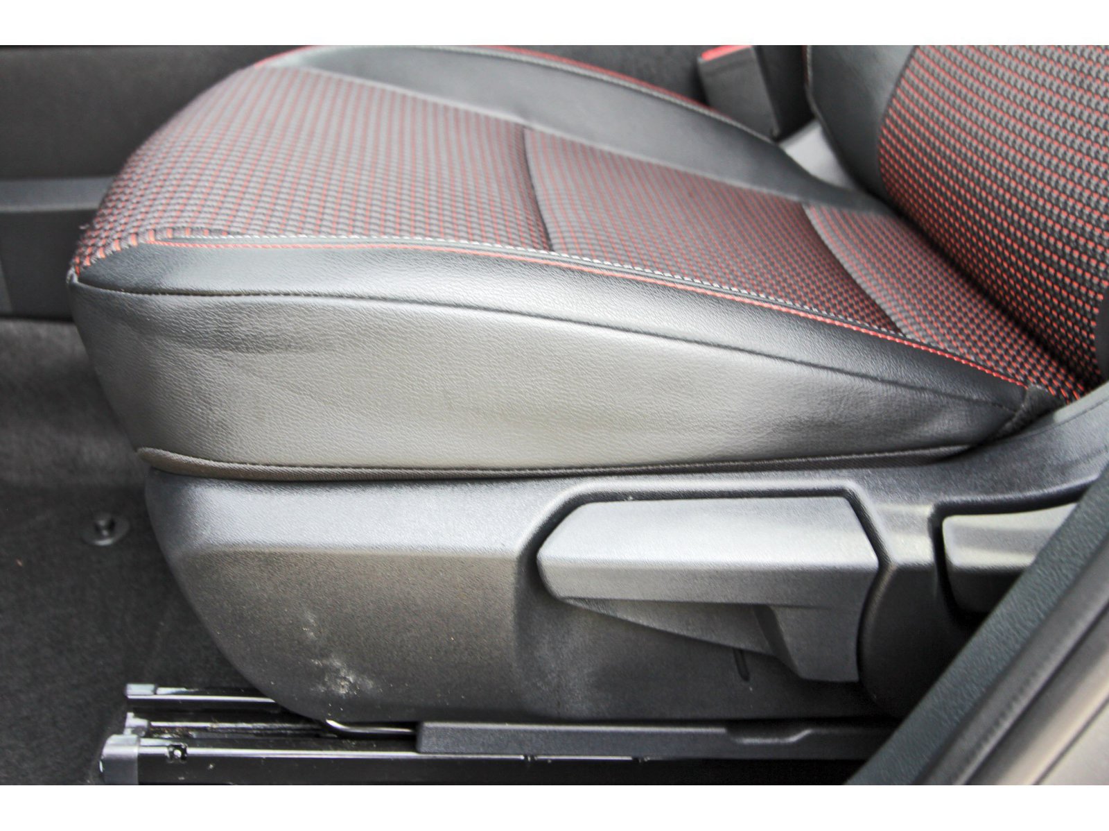 Used 2025 Nissan Kicks SR AWD/4WD image 29