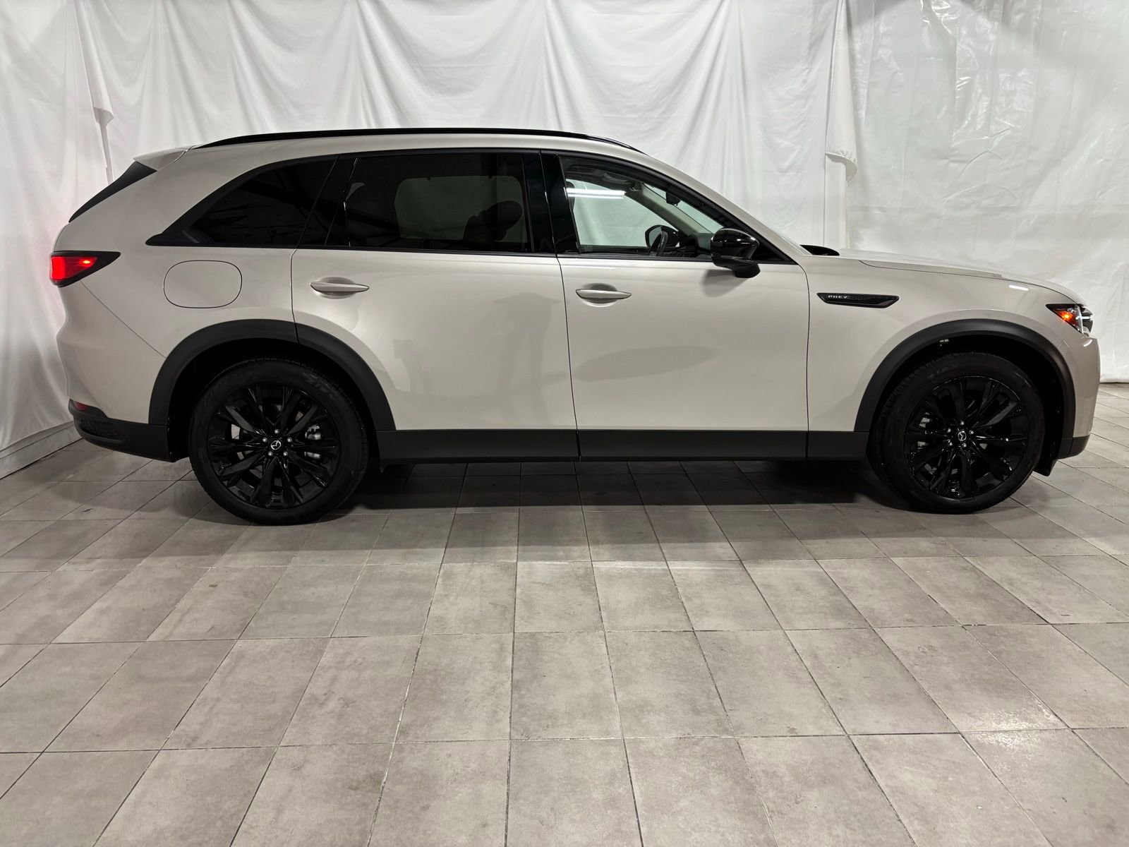 Certified 2025 MAZDA CX-90 Plug-In Hybrid w/Premium Sport image 4