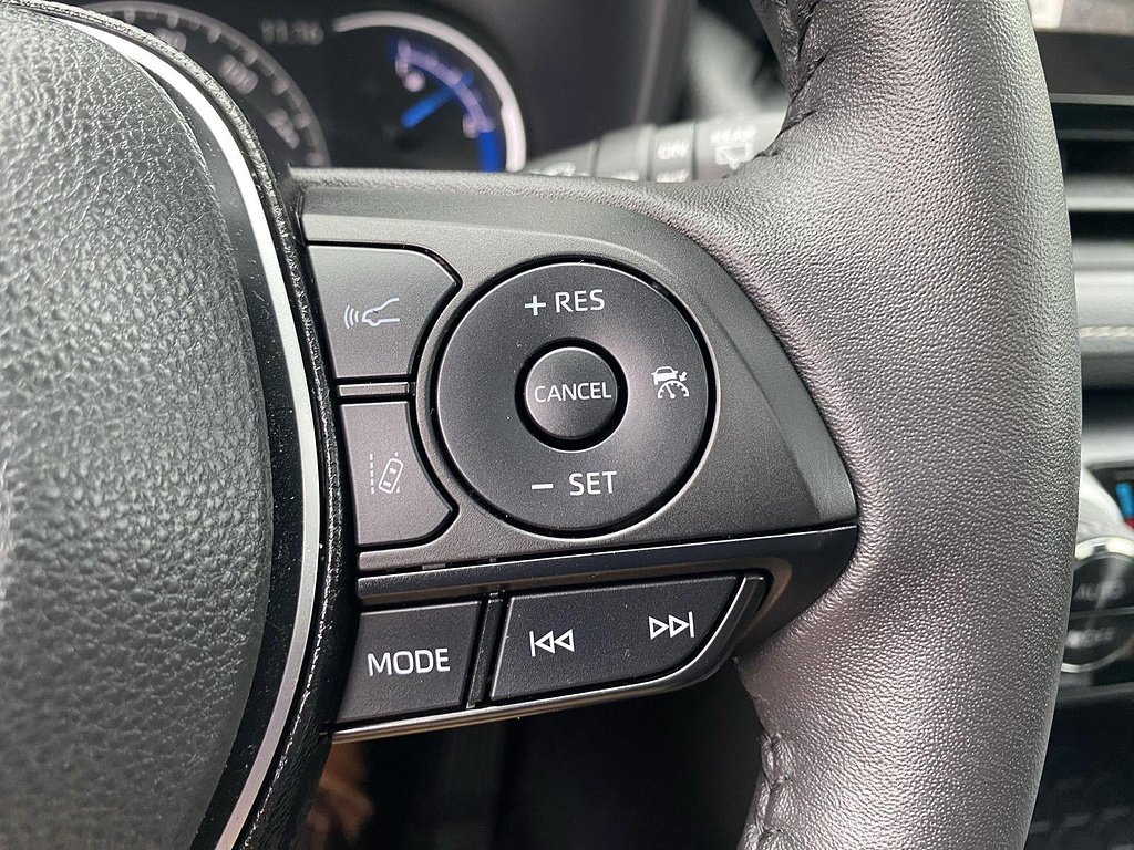 Used 2025 Toyota RAV4 XLE w/ Convenience Package AWD/4WD image 29