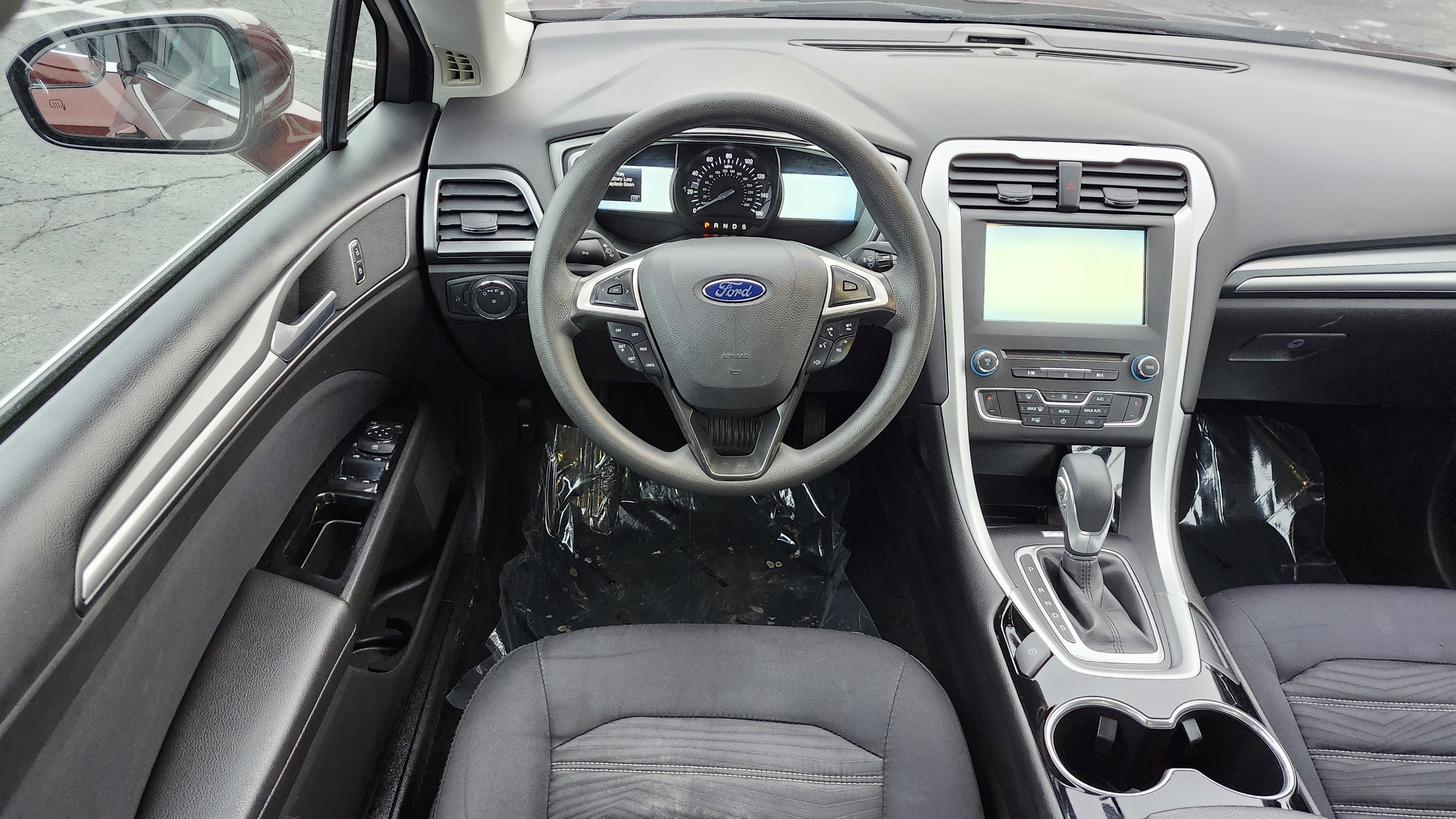 Used 2016 Ford Fusion SE image 25