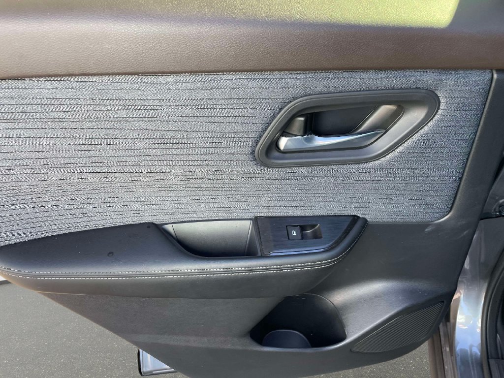 Used 2023 Nissan Rogue SV AWD/4WD image 15