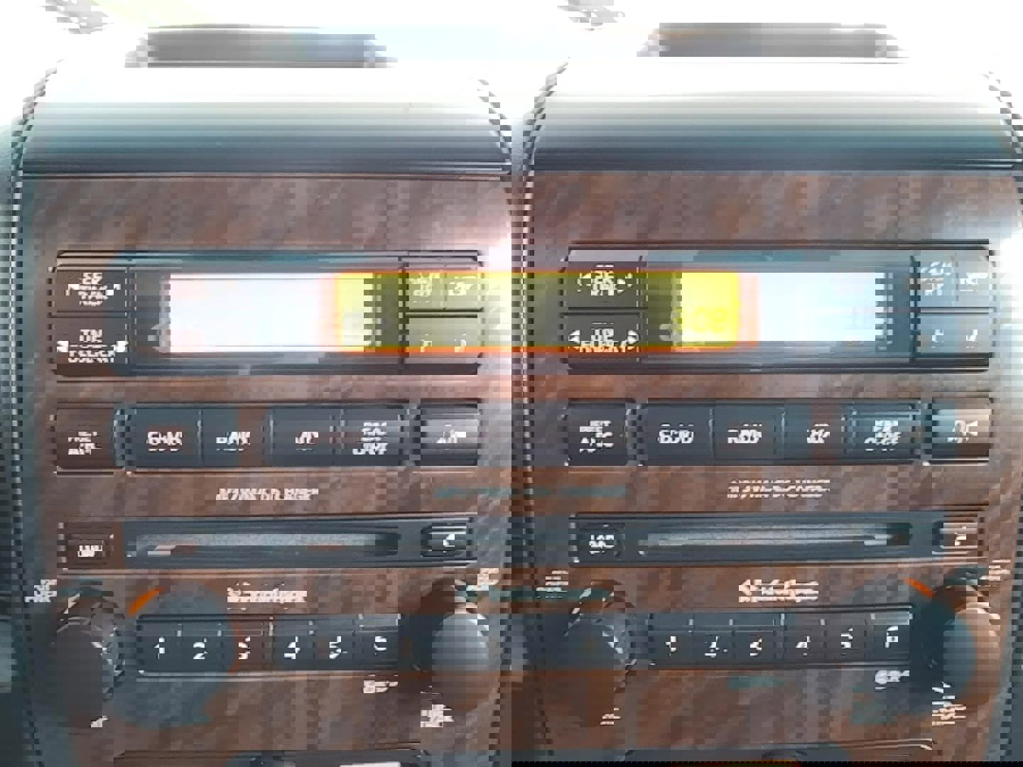 Used 2012 Nissan Titan SL image 9