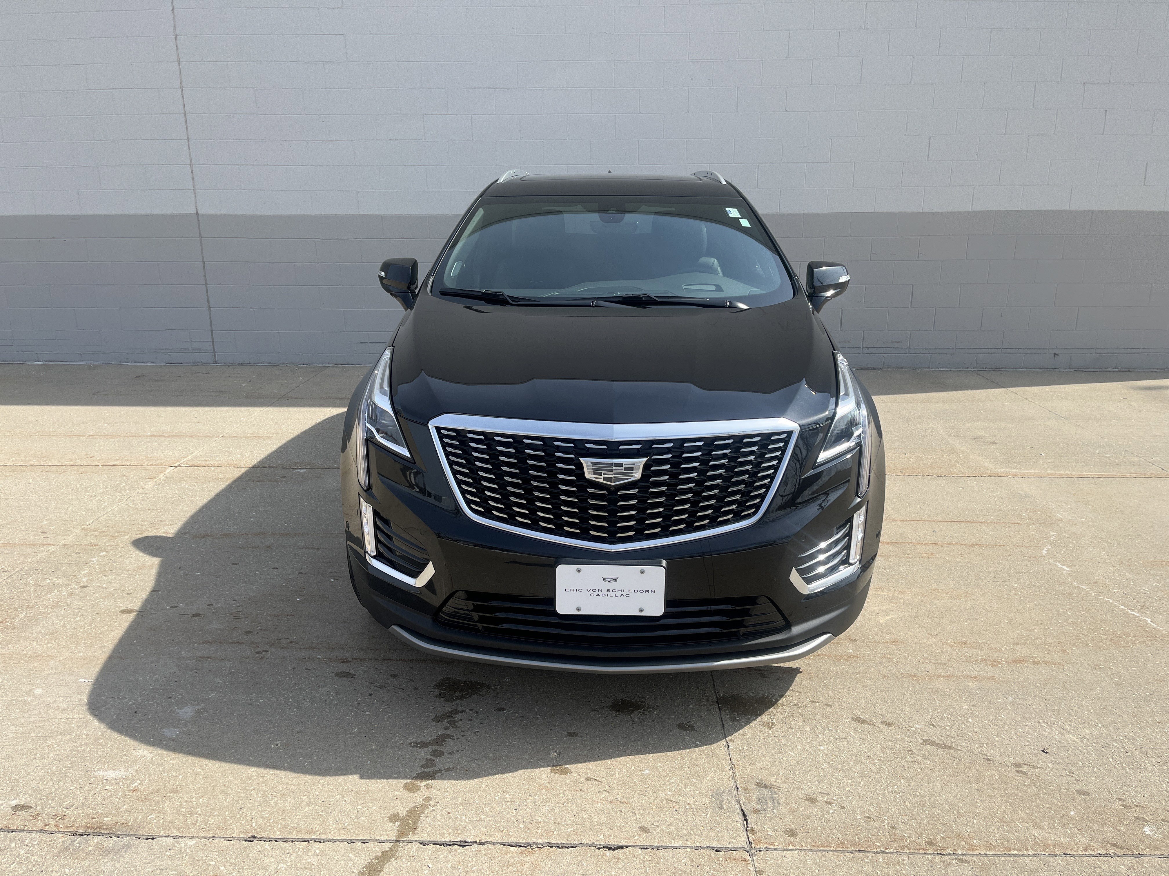Used 2025 Cadillac XT5 Premium Luxury w/ Technology Package AWD/4WD image 2