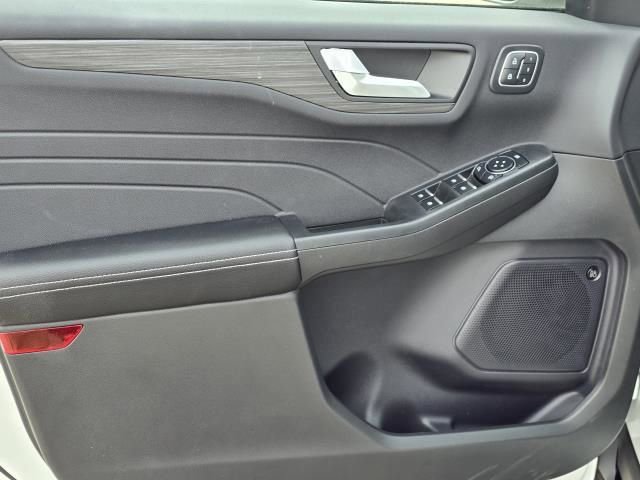 New 2024 Ford Escape SE w/ PHEV Premium Package image 13