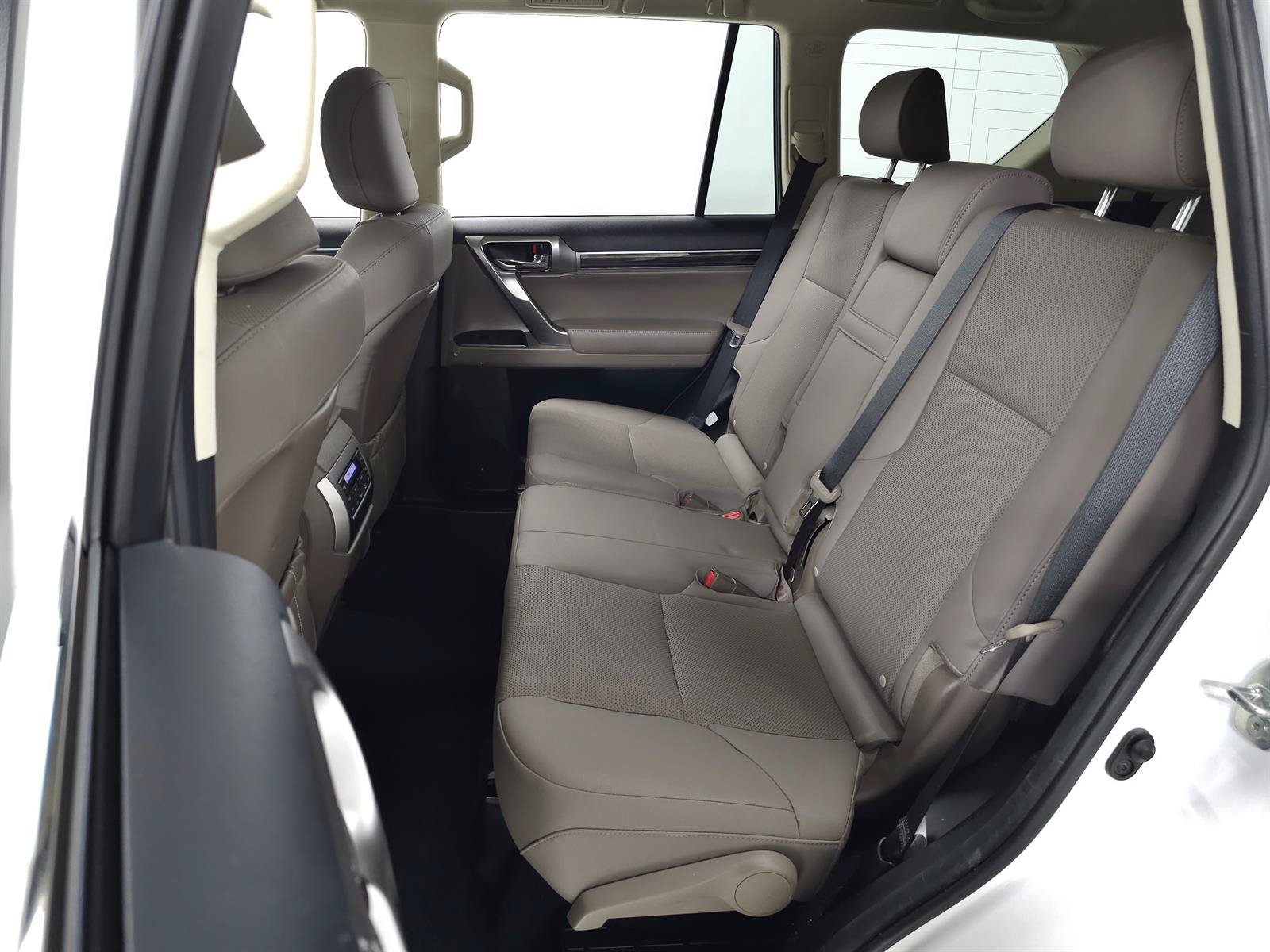 Certified 2023 Lexus GX 460 Premium w/ Premium Package AWD/4WD image 32