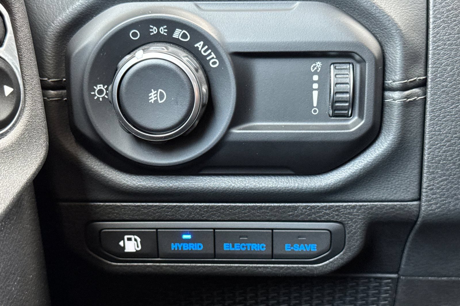Used 2024 Jeep Wrangler Unlimited Rubicon 4xe AWD/4WD image 30
