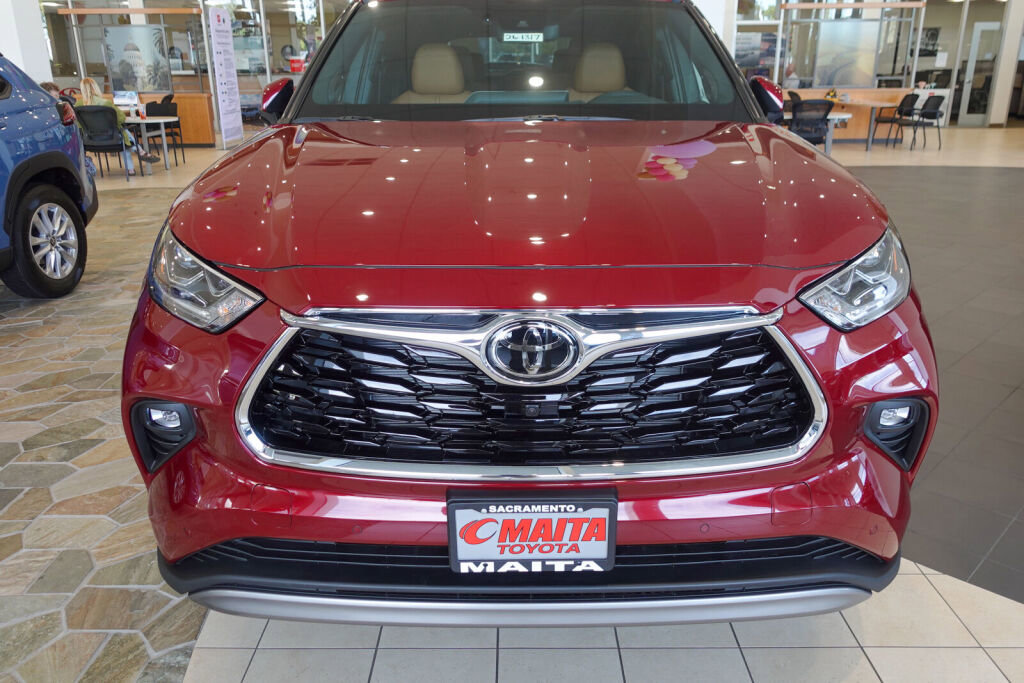 New 2026 Toyota Highlander Platinum video 3