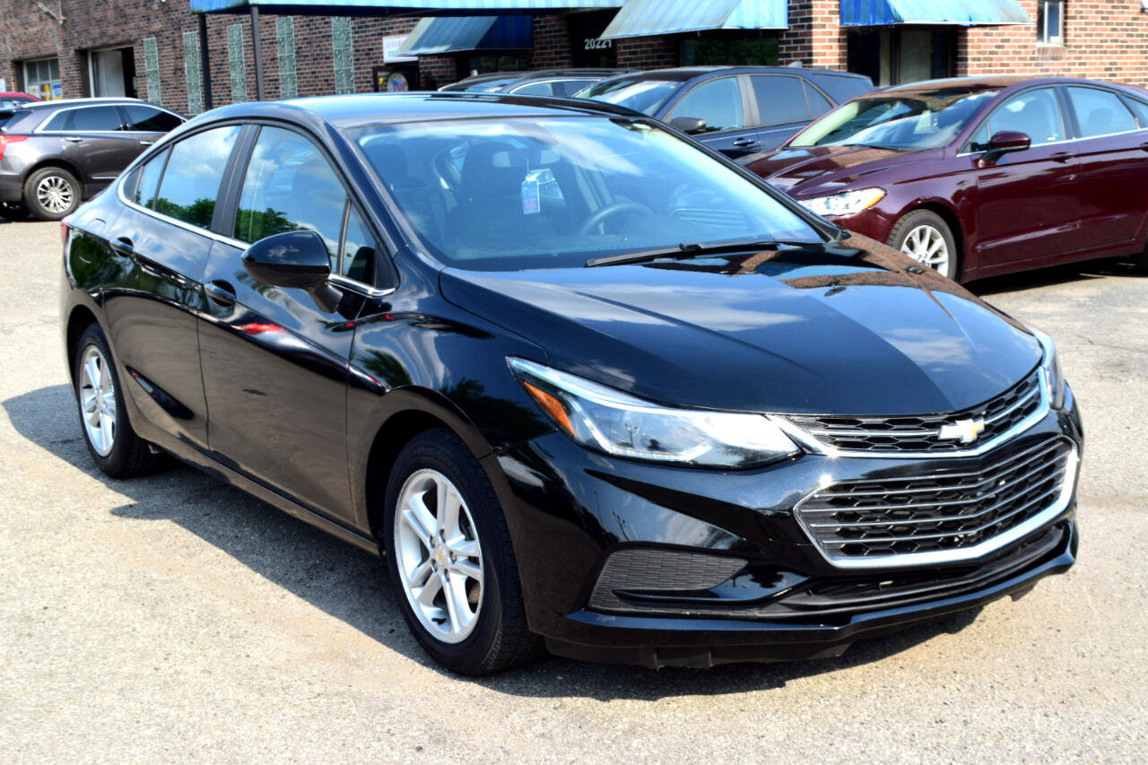 Used 2017 Chevrolet Cruze LT image 4