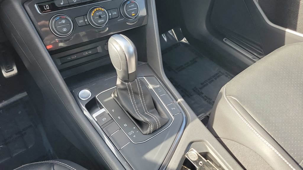 Used 2021 Volkswagen Tiguan SE R-Line FWD image 9