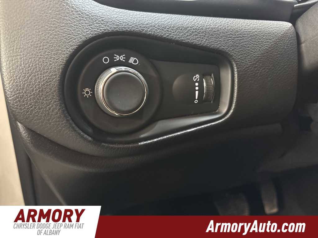 Used 2023 Jeep Renegade Latitude image 11