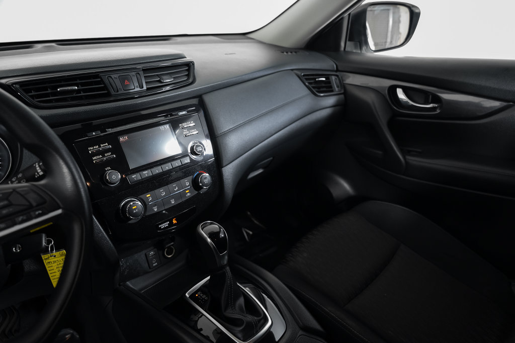 Used 2017 Nissan Rogue S w/ S Appearance Package FWD image 29