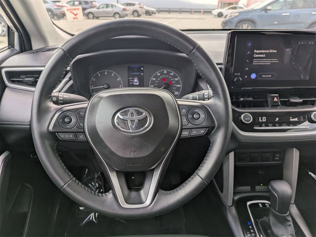Used 2025 Toyota Corolla Cross LE image 23