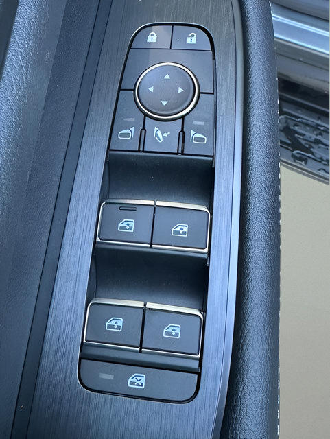 New 2026 Nissan Armada PRO-4X w/ Captain's Chari Seat Package AWD/4WD image 15