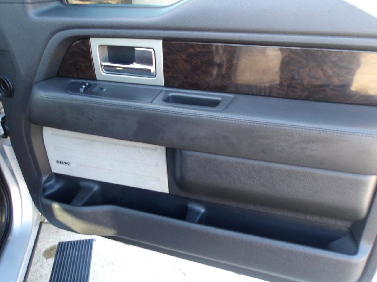 Used 2014 Ford F150 Platinum image 9