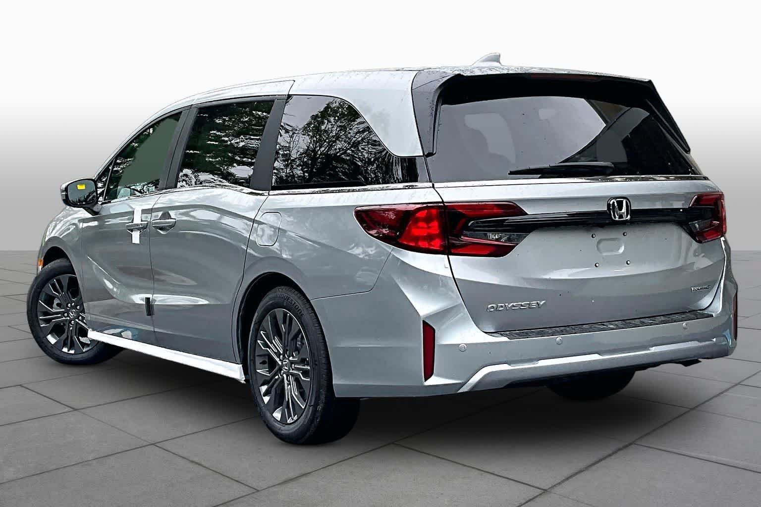 New 2026 Honda Odyssey Touring image 7