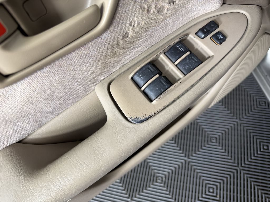 Used 1999 Toyota Camry LE w/ Value Pkg FWD image 36