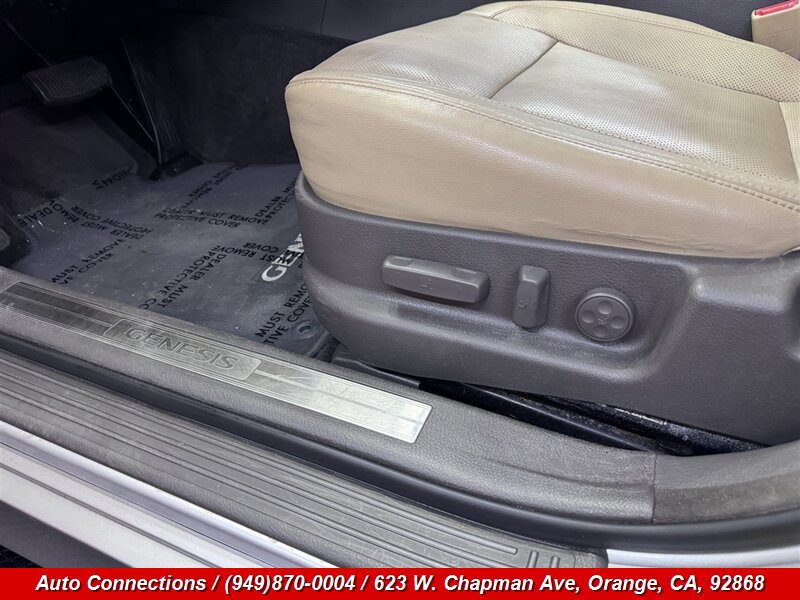 Used 2012 Hyundai Genesis 3.8 w/ Premium Pkg RWD image 27