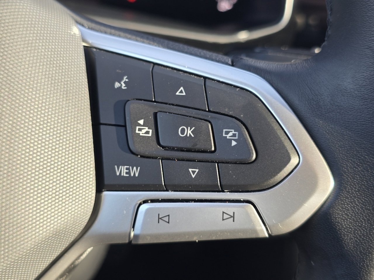 Used 2025 Volkswagen Jetta SE image 30