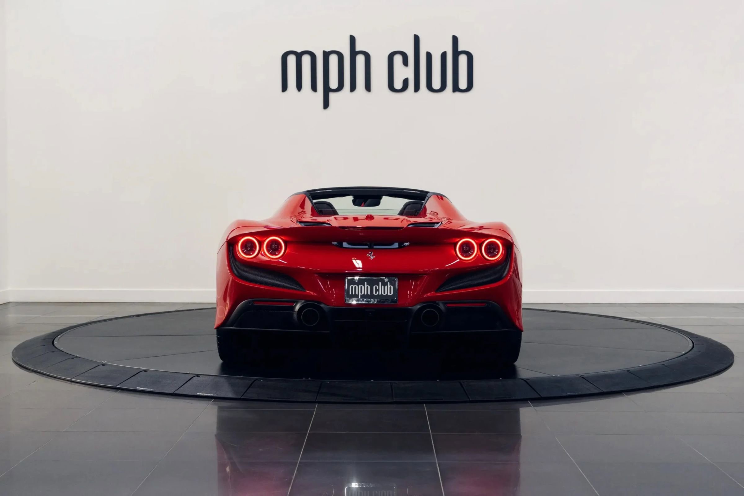 Used 2021 Ferrari F8 Spider image 4