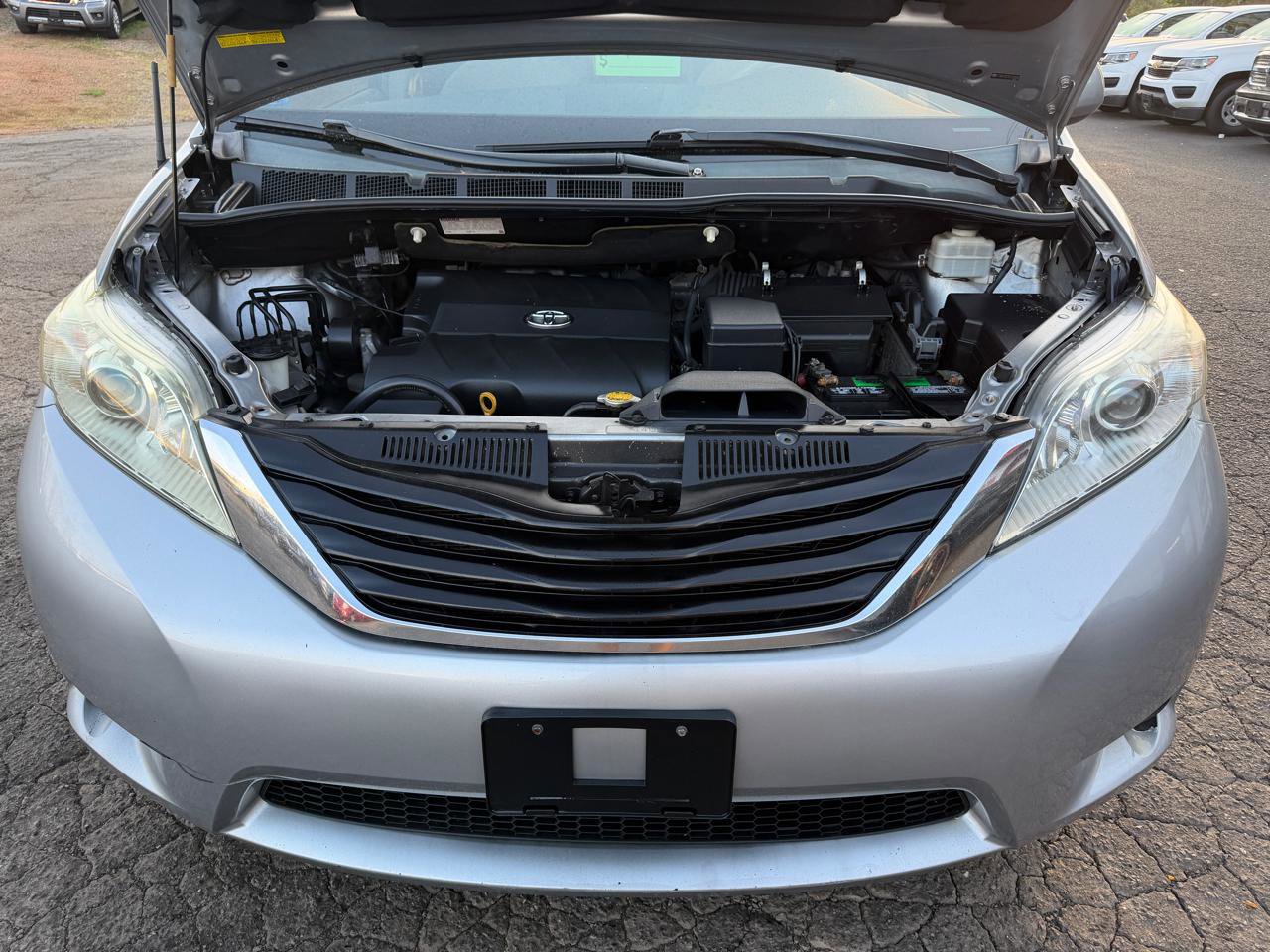 Used 2012 Toyota Sienna LE FWD image 23