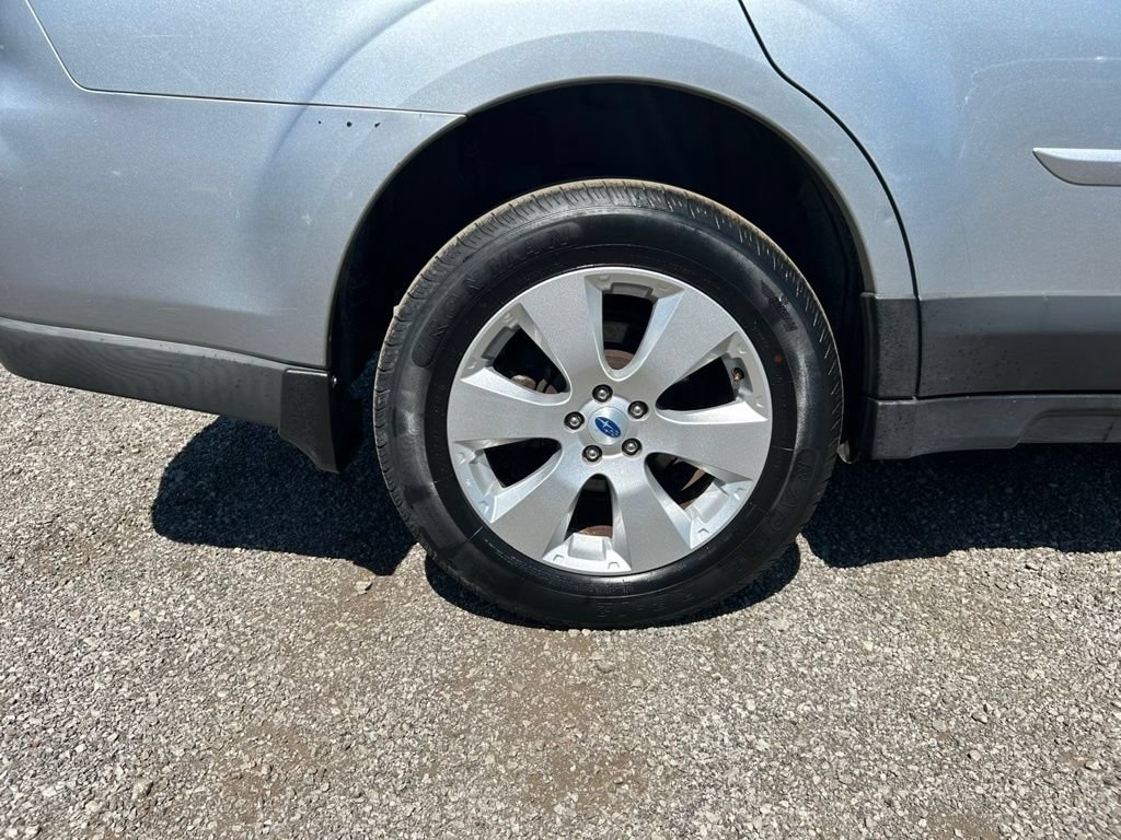 Used 2012 Subaru Outback 2.5i Limited w/ Moonroof Pkg AWD/4WD image 21