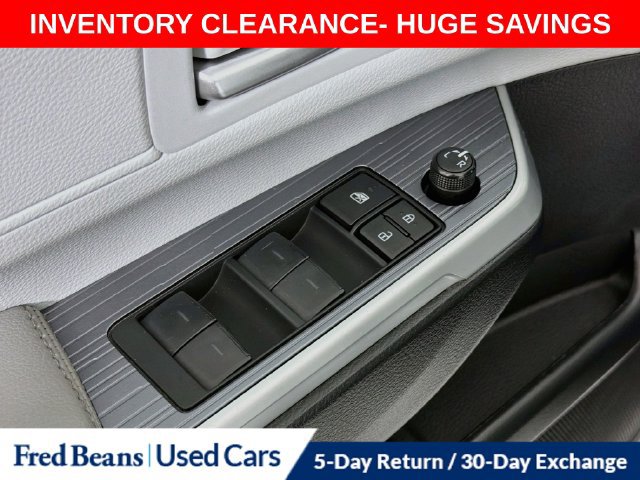 Used 2025 Toyota Sienna XLE FWD image 24