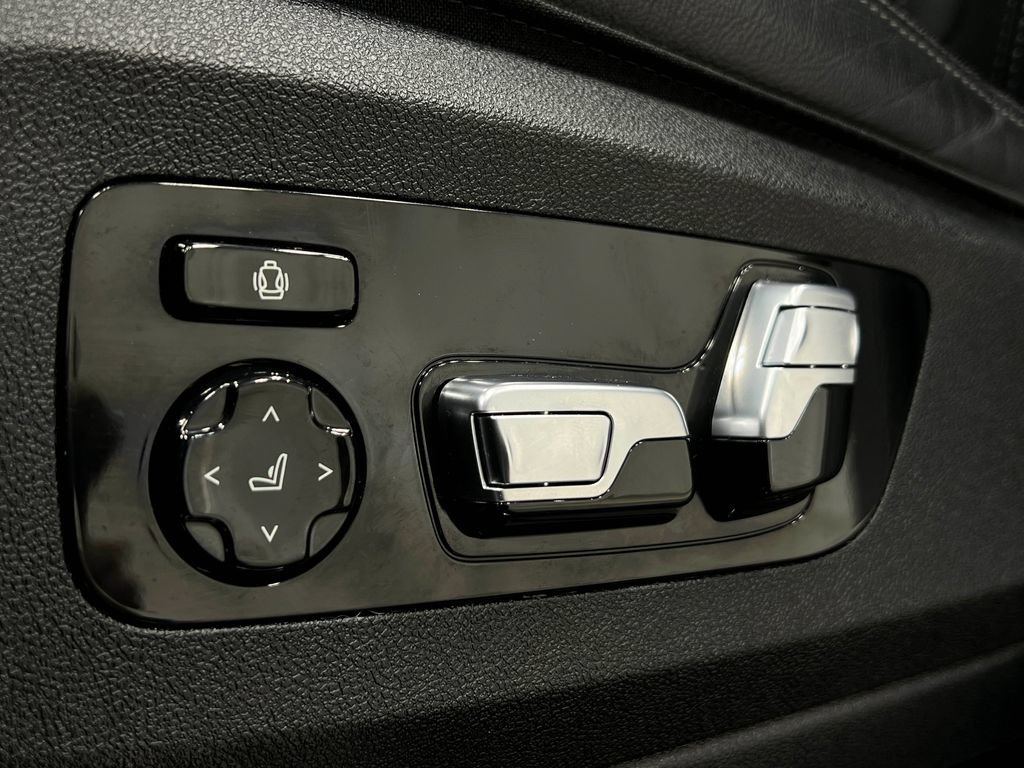 Used 2022 BMW X7 M50i w/ Cold Weather Package AWD/4WD image 20