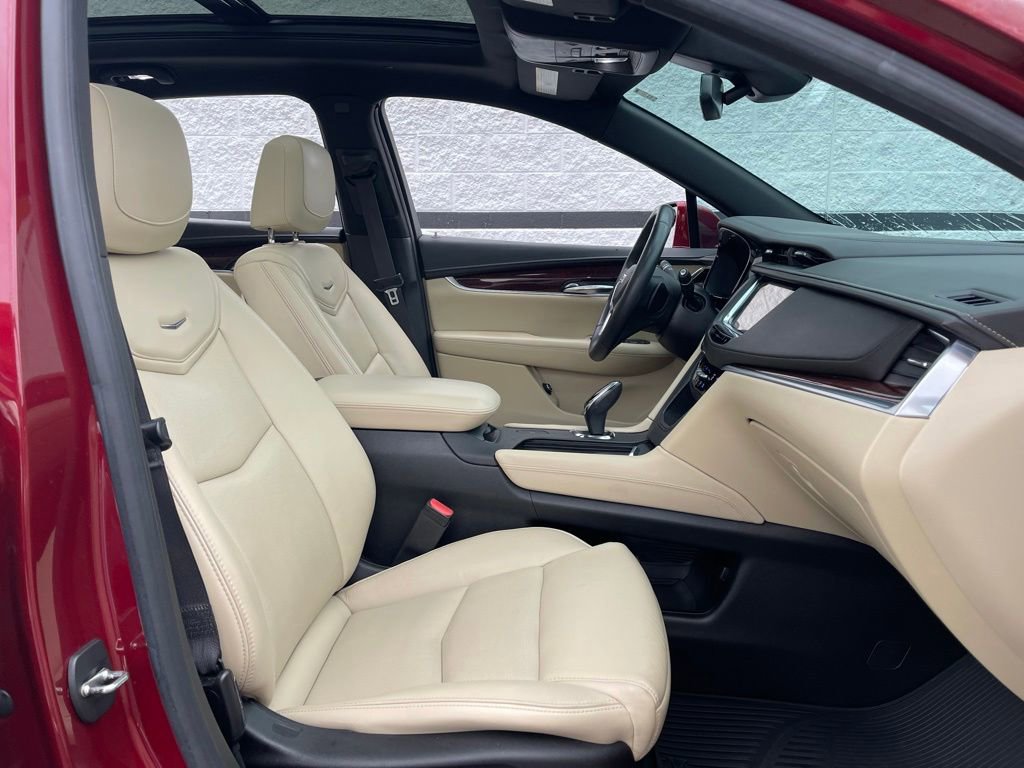 Used 2017 Cadillac XT5 Luxury w/ Driver Awareness Package FWD image 34
