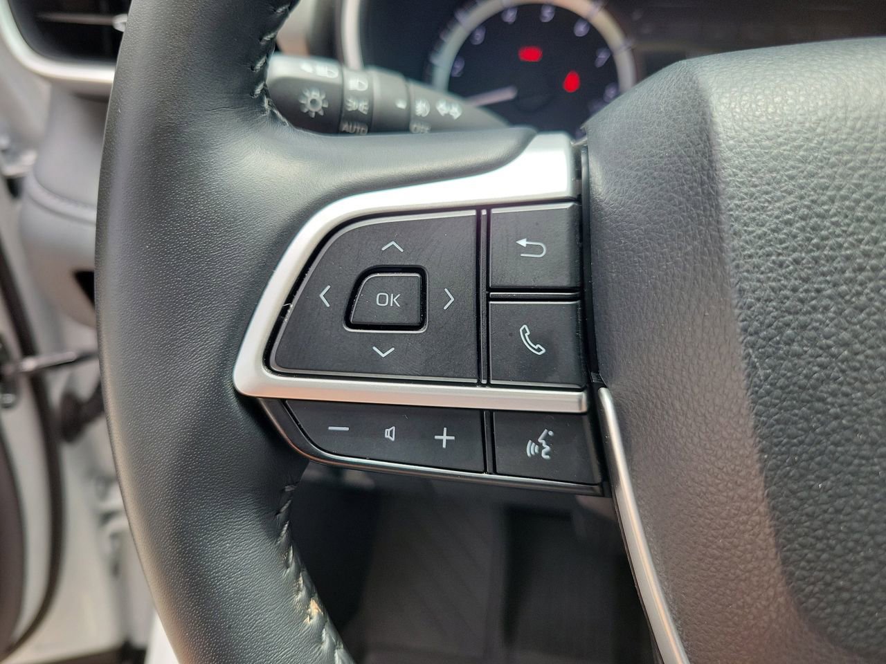 Used 2025 Toyota Highlander XLE FWD image 21