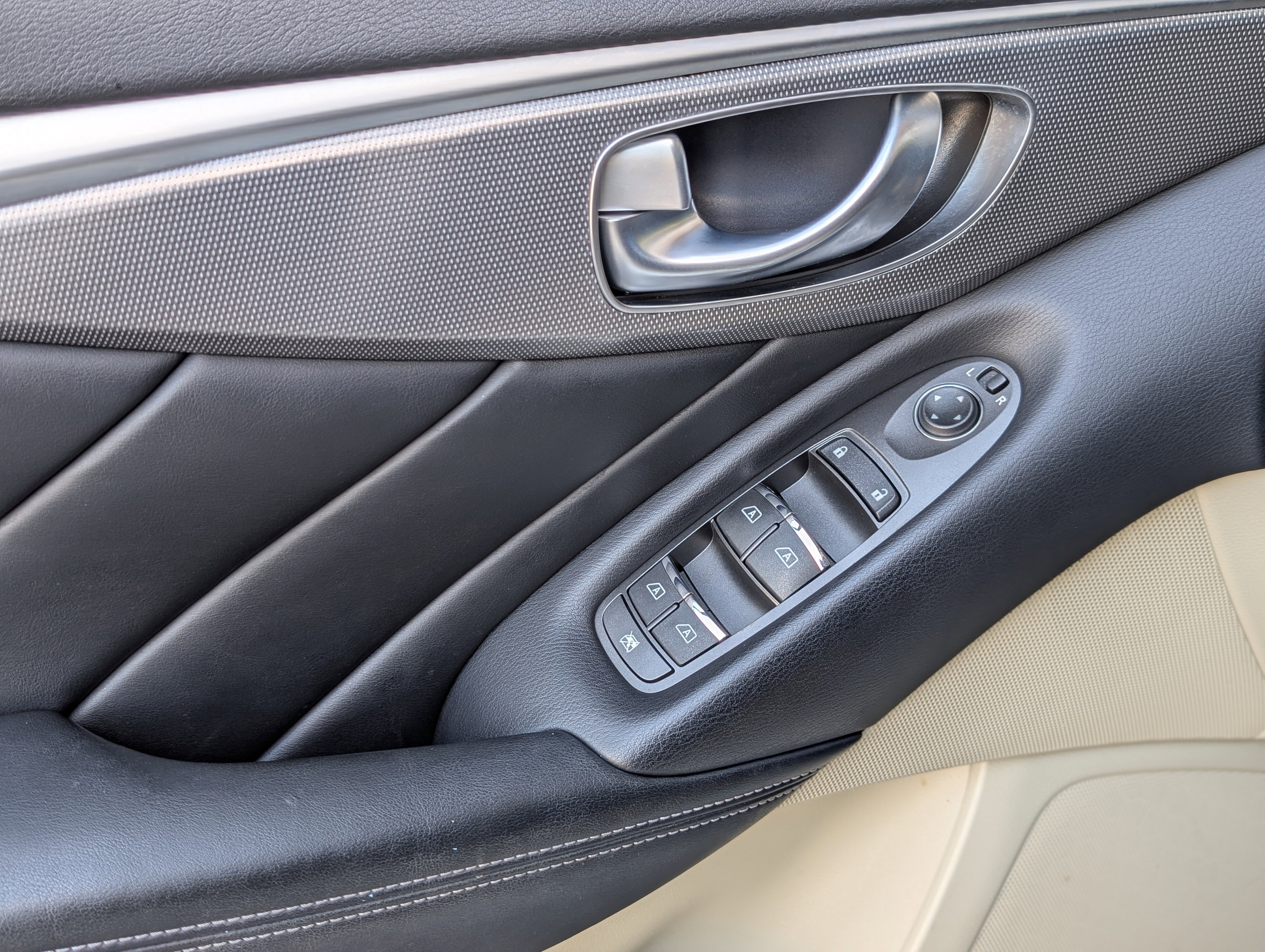 Used 2015 INFINITI Q50 Premium w/ Navigation Package AWD/4WD image 16