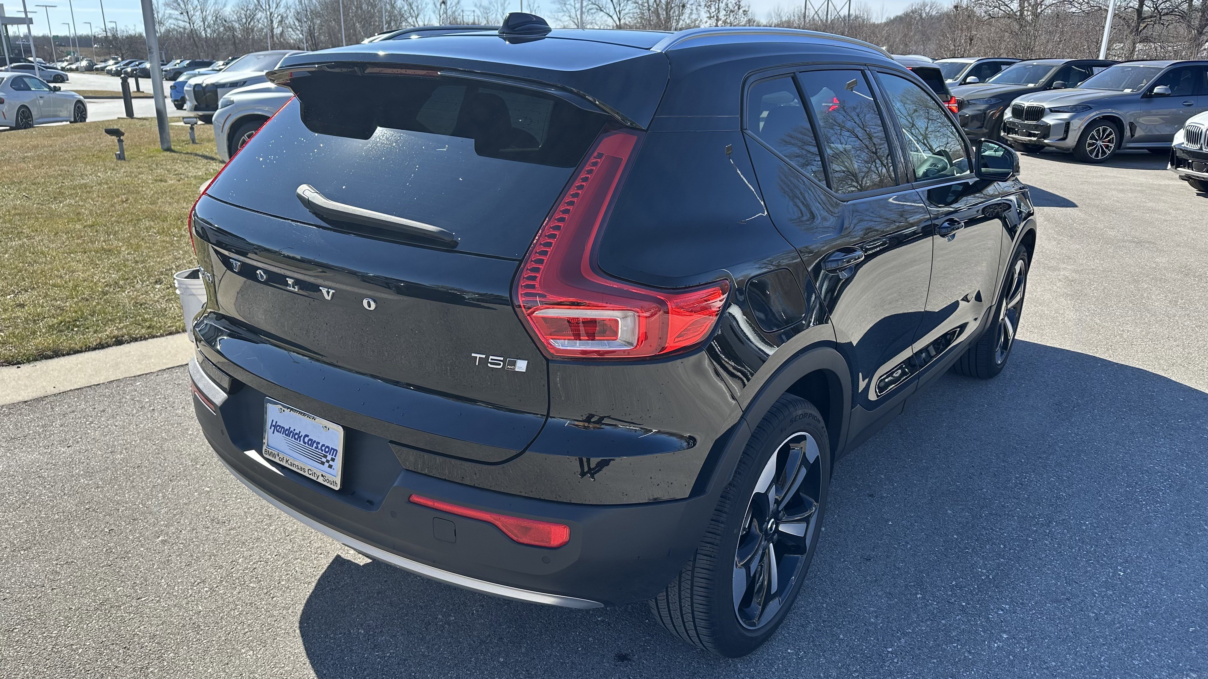 Used 2022 Volvo XC40 T5 Momentum w/ Premium Package image 10