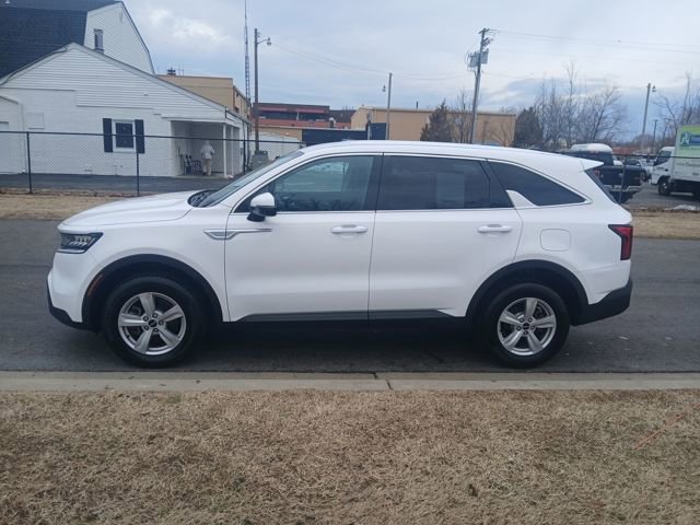 Certified 2023 Kia Sorento LX image 6