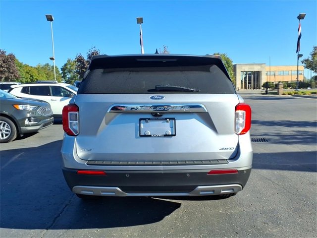 Used 2022 Ford Explorer XLT w/ Equipment Group 202A image 6