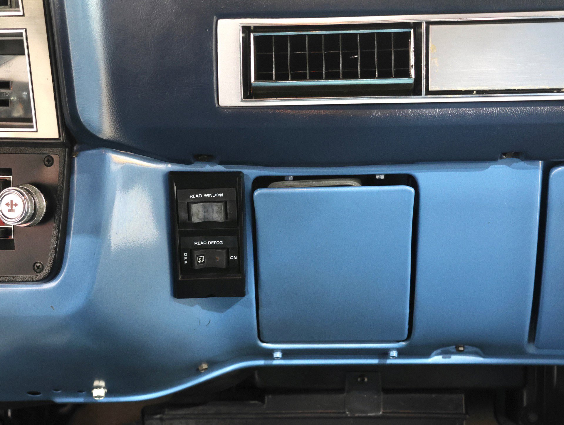 Used 1987 GMC Suburban 2WD image 66