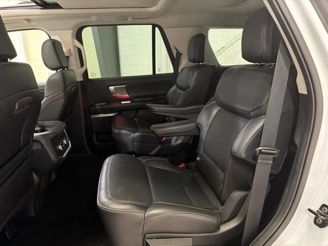 Used 2025 Ford Expedition Platinum AWD/4WD image 23