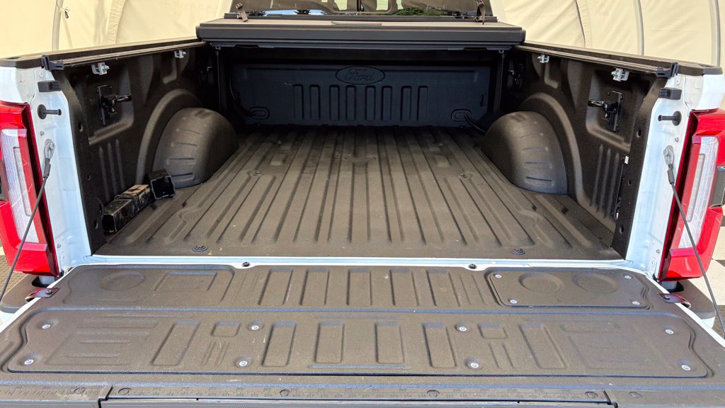 Used 2023 Ford F350 Platinum w/ FX4 Off-Road Package AWD/4WD image 4