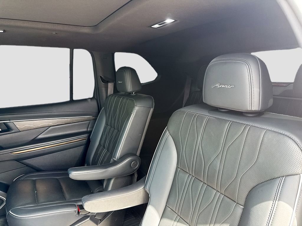Used 2025 Buick Enclave Avenir w/ Super Cruise Package FWD image 23