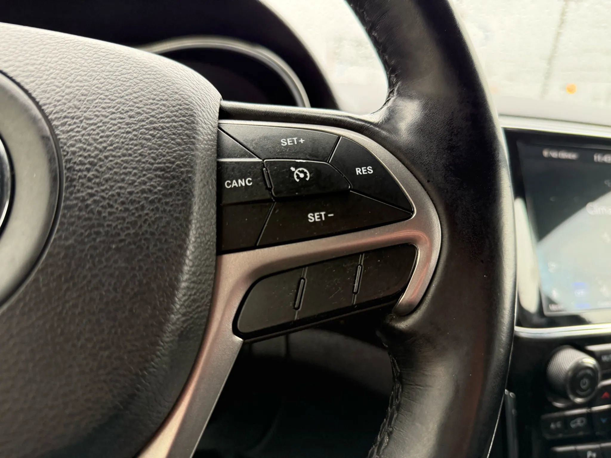 Used 2021 Jeep Grand Cherokee Laredo X image 31