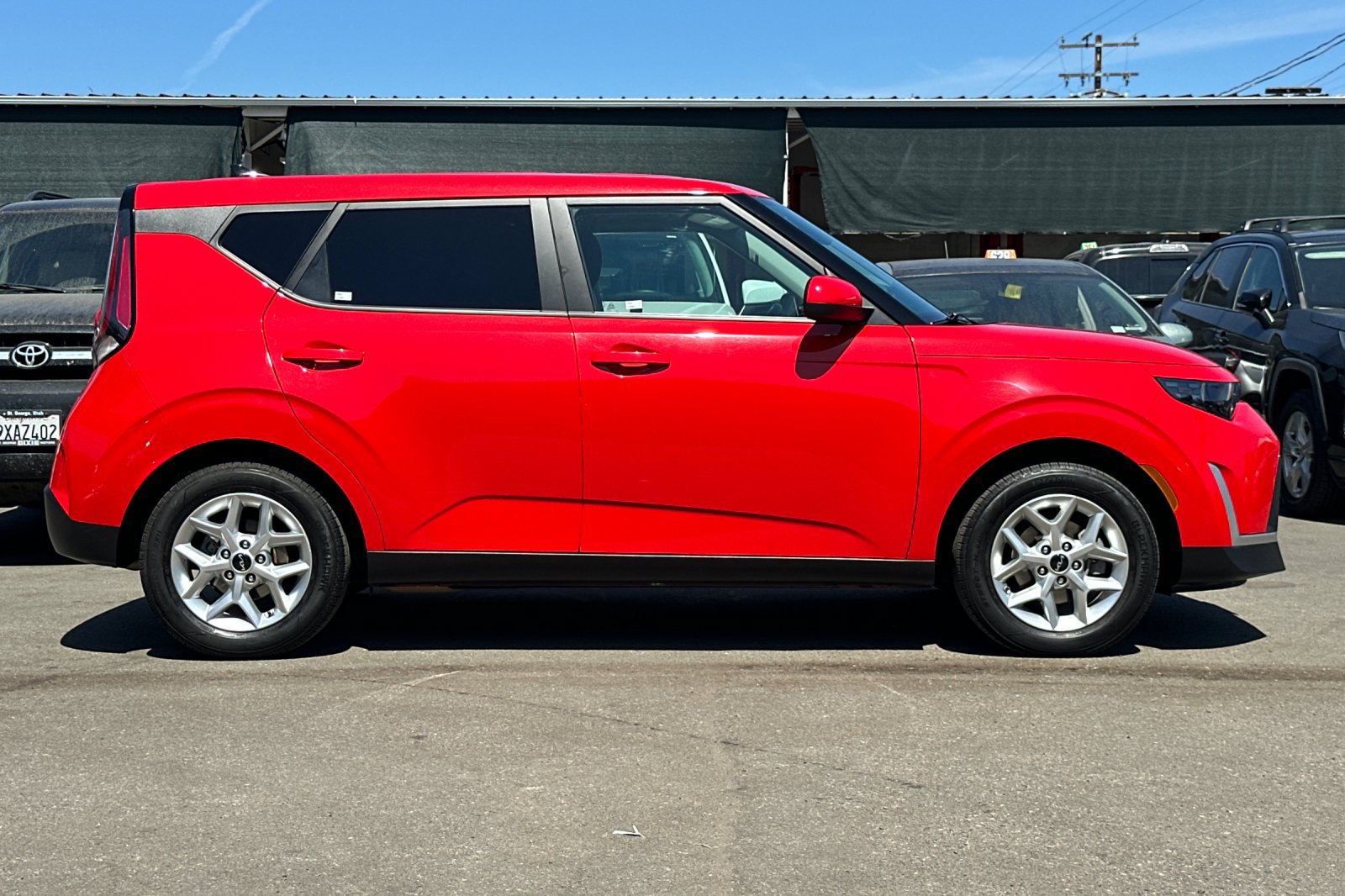 Used 2024 Kia Soul LX w/ Option Group 015 FWD image 3