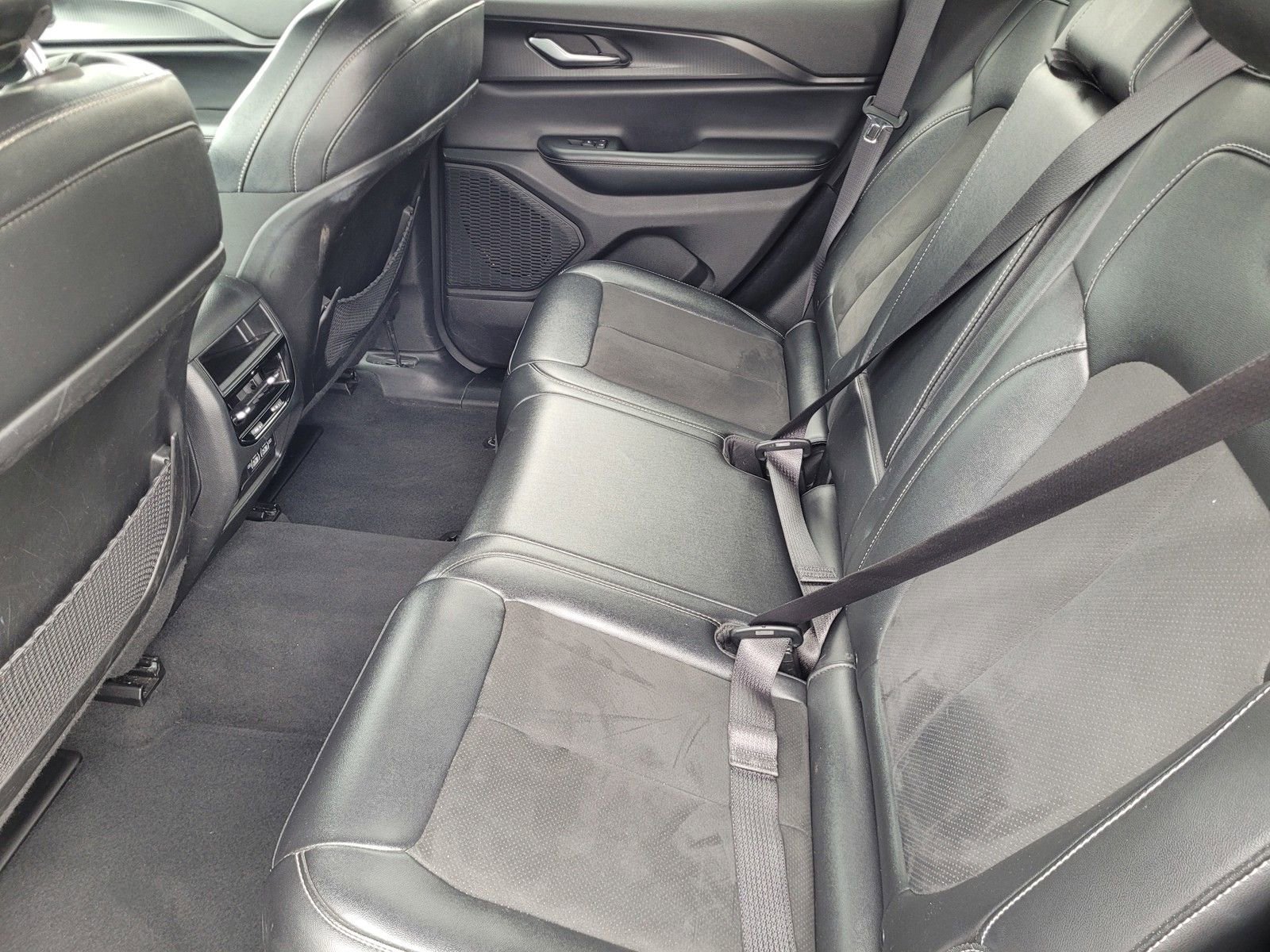 Used 2024 Jeep Grand Cherokee Altitude AWD/4WD image 17