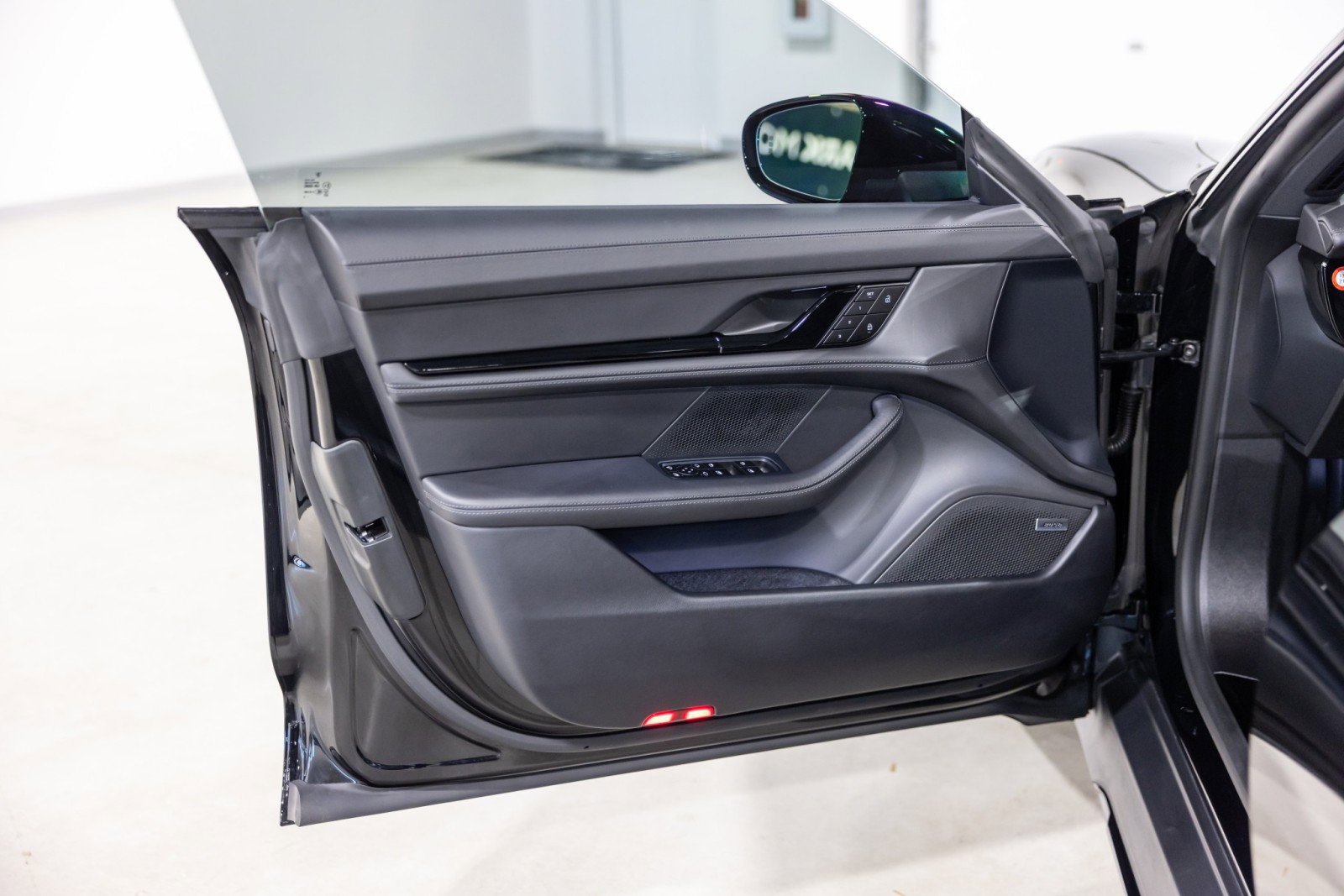 Used 2024 Porsche Taycan 4S image 28