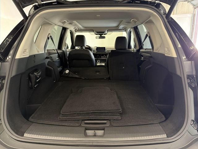 Used 2022 Nissan Rogue SV w/ SV Premium Package image 16