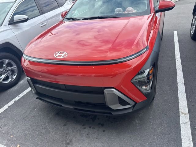 Used 2024 Hyundai Kona SE image 2