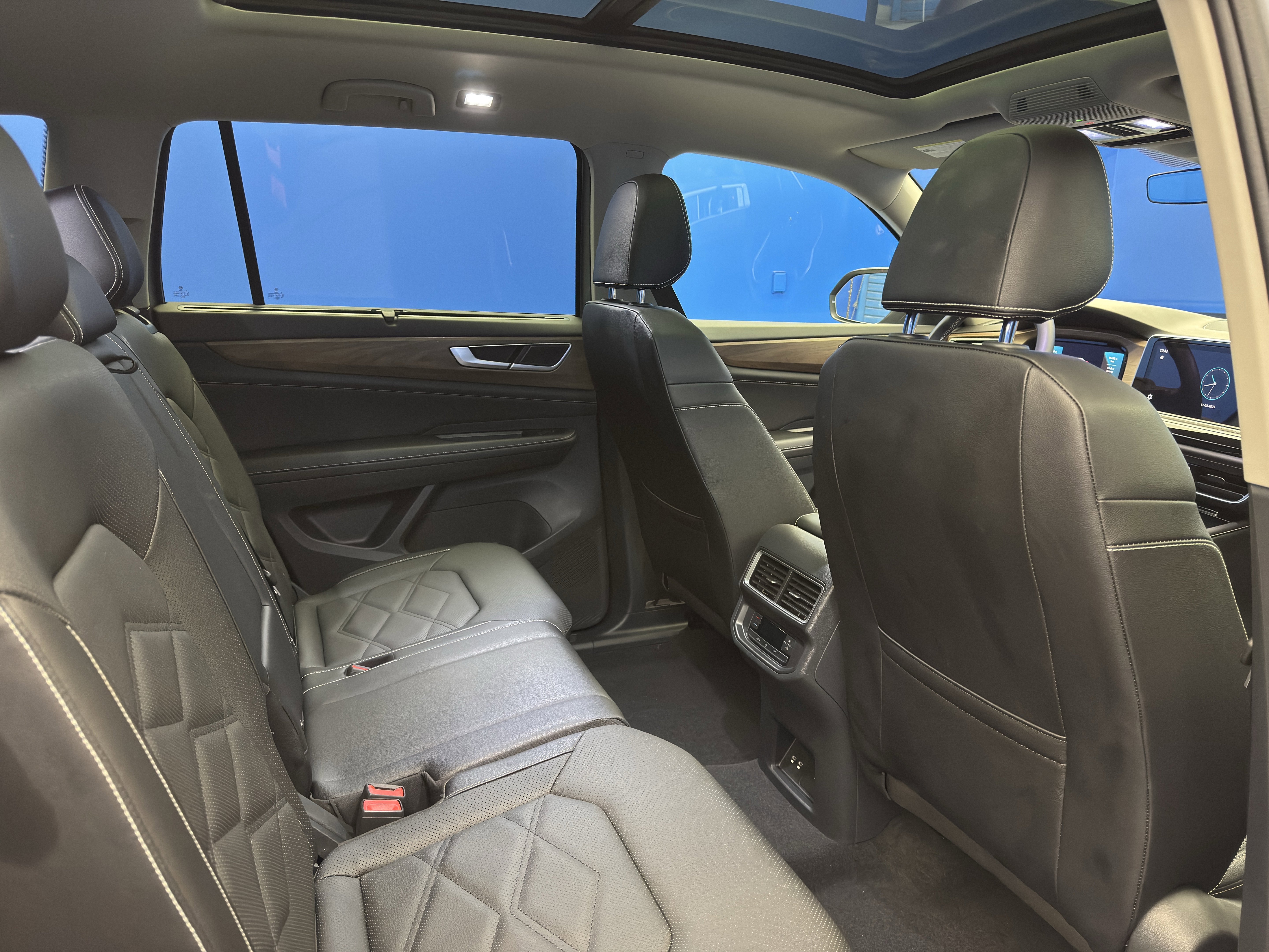 Certified 2025 Volkswagen Atlas SE w/ Panoramic Sunroof Package image 25