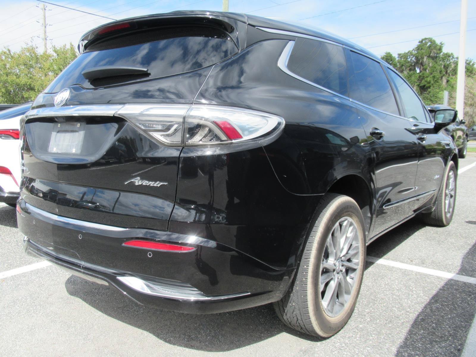 Used 2024 Buick Enclave Avenir w/ Avenir Technology Package FWD image 4