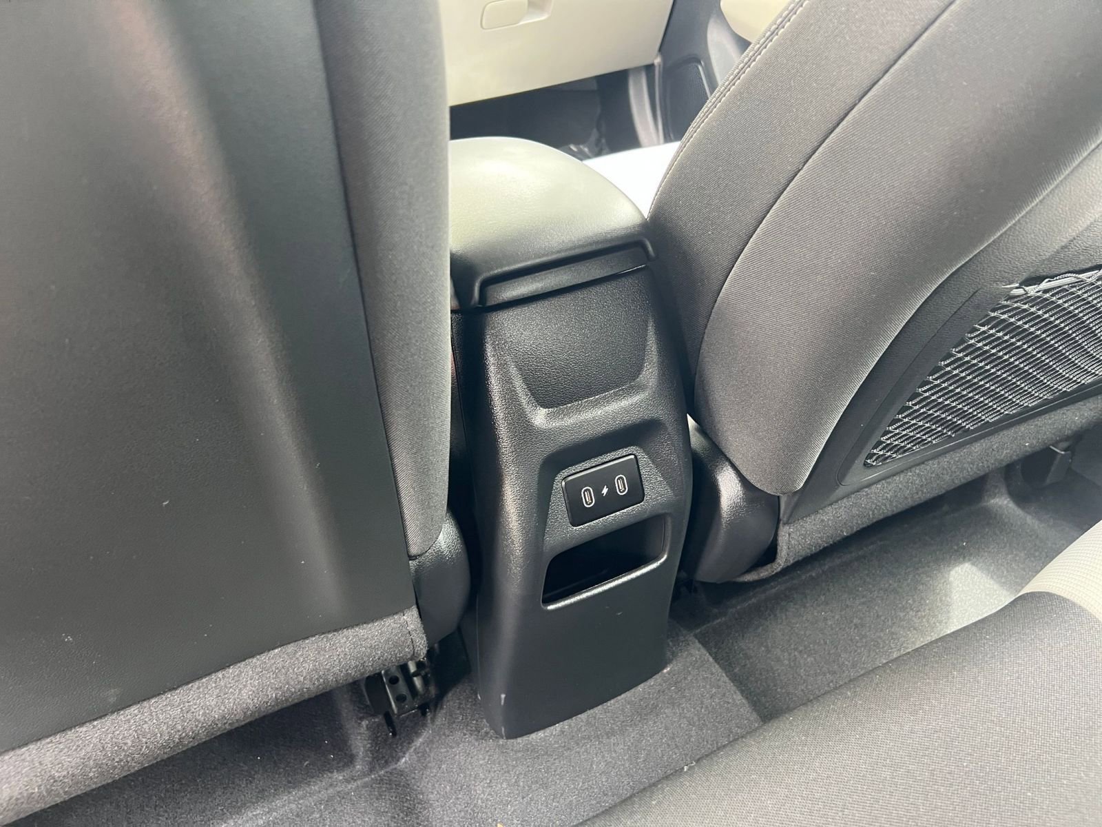 Used 2025 Hyundai Venue SEL FWD image 25