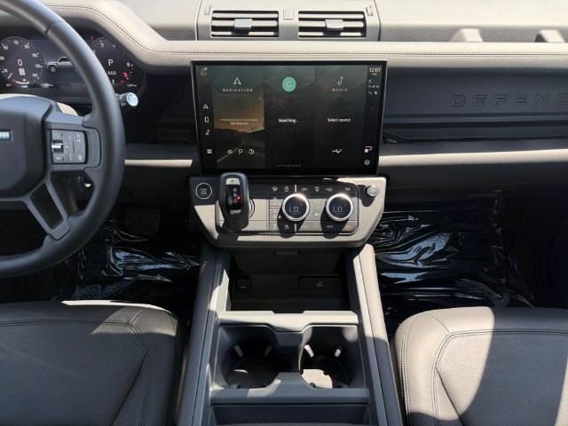 Certified 2026 Land Rover Defender 110 X-Dynamic SE AWD/4WD image 15