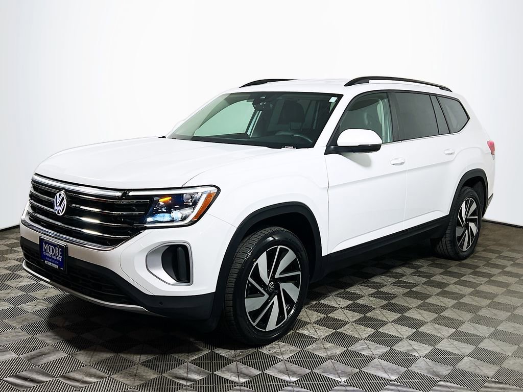 Used 2025 Volkswagen Atlas SE image 3